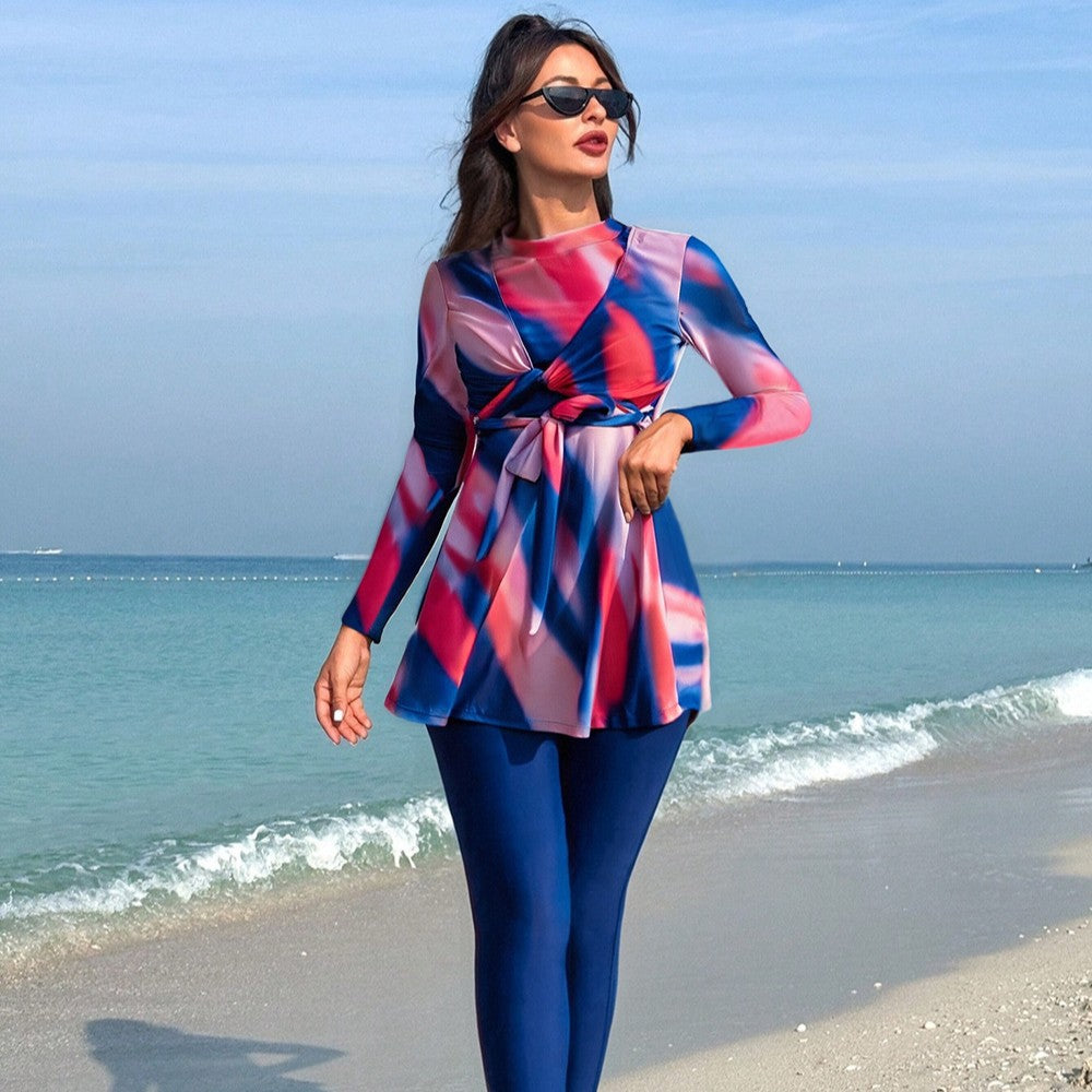 Damen modischer Strandanzug mit langen Ärmeln und femininem Wickeldetail Echo Archiv