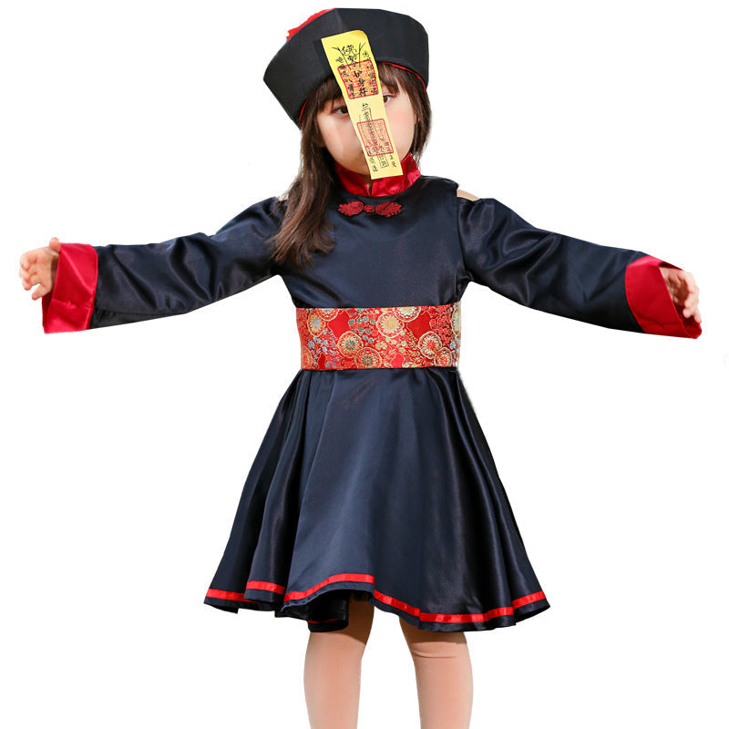Mädchen traditionelles Kostüm mit floralem Muster Echo Archiv