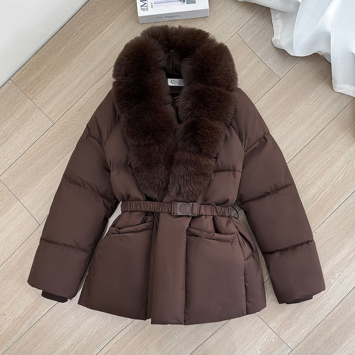 Damen Taillierte Kurz-Steppjacke mit voluminösem Schalkragen aus Kunstfell und Ziergürtel Echo Archiv