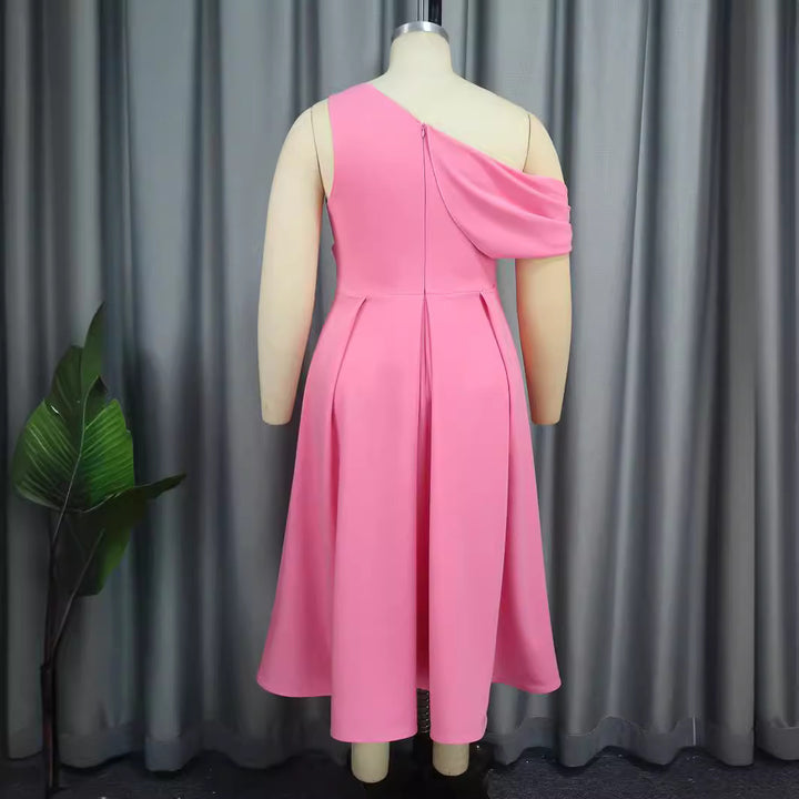 Damen Abendkleid mit asymmetrischem Schnitt und elegantem Oberteil Echo Archiv
