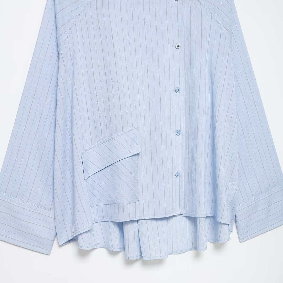 Damen Oversized gestreifte Hemdbluse mit Stehkragen, asymmetrischer Knopfleiste und High‑Low‑Saum Echo Archiv