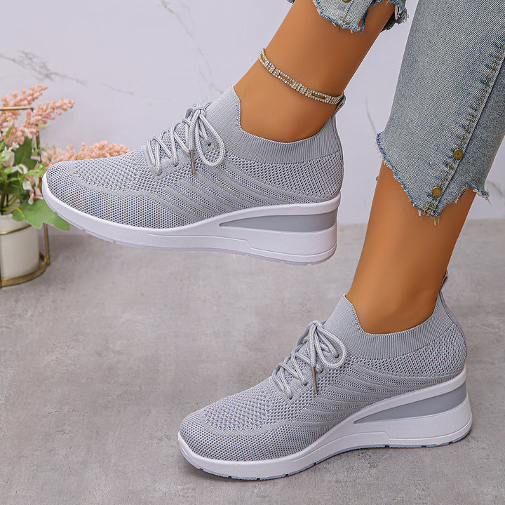 Damen Strick-Sneaker mit elastischem Schaft, gepolsterter Komfortsohle und leichtem Keil Echo Archiv