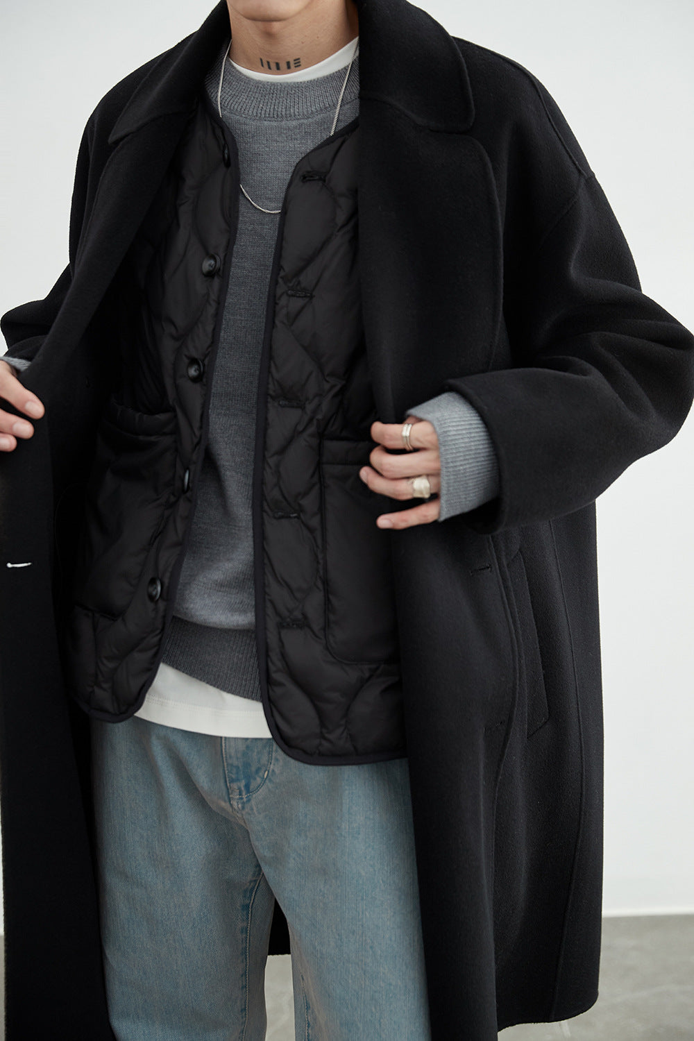 Herren Oversized Wollmantel mit Doppelreiher und Reverskragen Echoarchiv