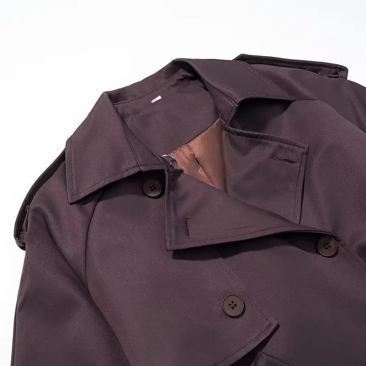 Damen langer Doppelreiher-Trenchcoat mit Taillengürtel, Epauletten und Sturmklappe – Montévia