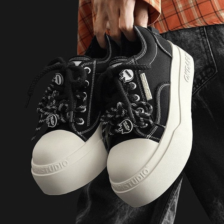 Damen Sneakers mit einem einzigartigen Schnürsystem und dämpfender Gummisohle Echo Archiv
