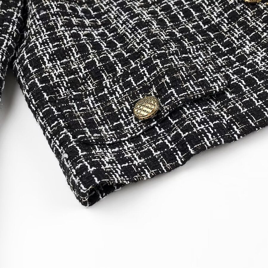 Damen Kurze Bouclé-Tweed-Jacke mit Rundhals, dekorativen Zierknöpfen und aufgesetzten Taschen Echo Archiv