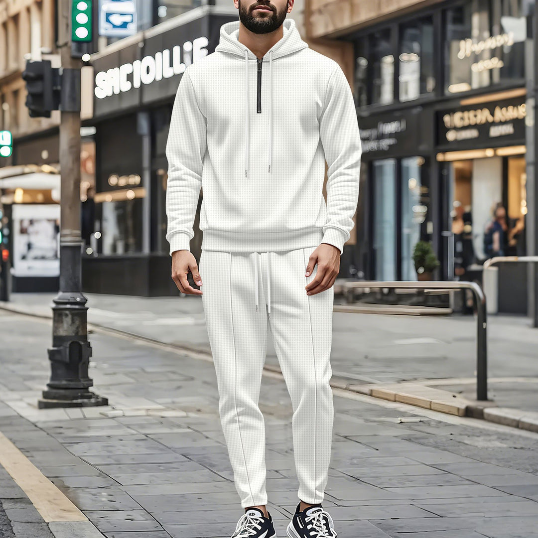 Herren sportlicher Kapuzenpullover mit passenden Jogginghosen Echoarchiv