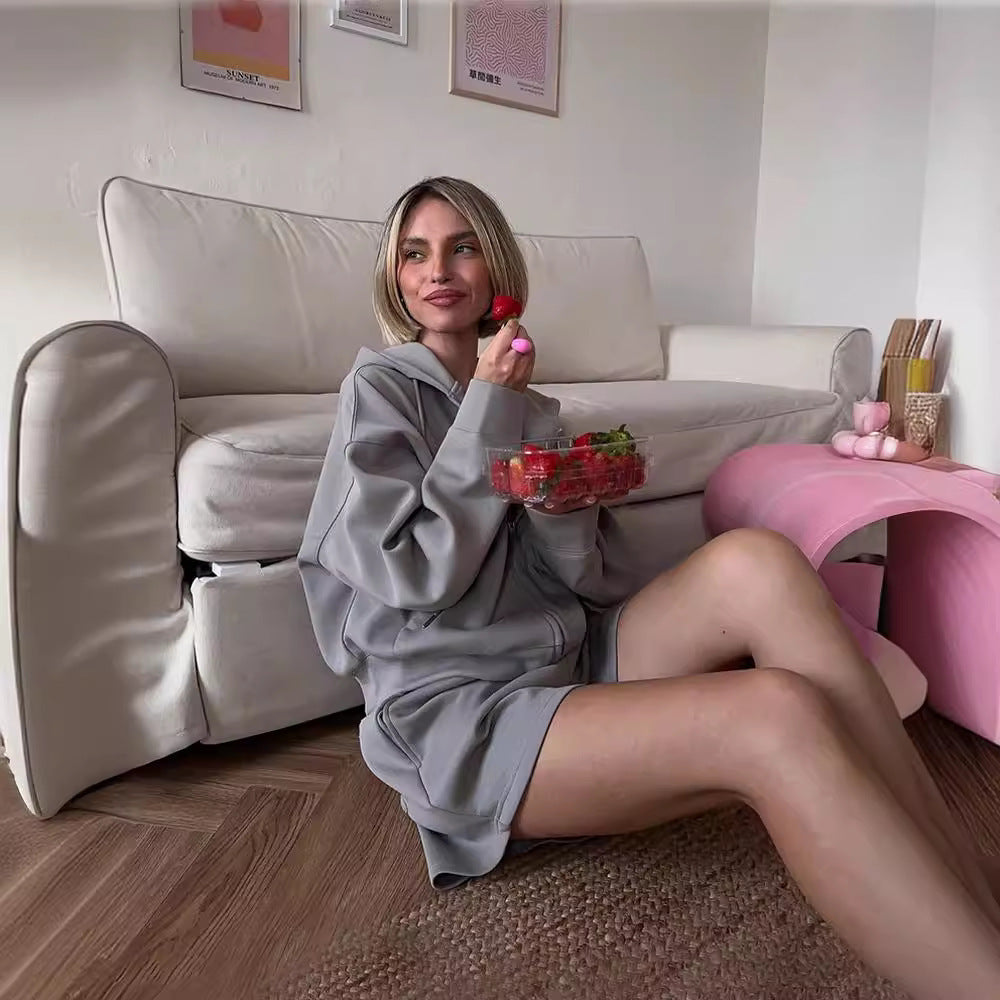 Damen nan kurzes Kapuzen-Sweatshirt mit Reißverschluss und elastischer Highwaist-Relax-Shorts Set Echo Archiv
