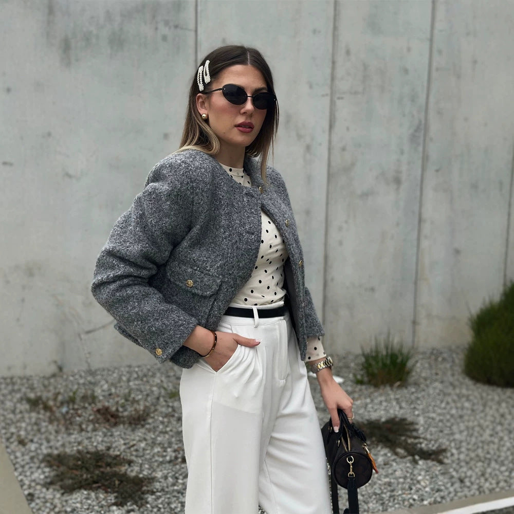 Damen Boxy Wollmix-Boucléjacke im Cabanstil mit Rundhalsausschnitt & goldfarbenen Zierknöpfen Echoarchiv