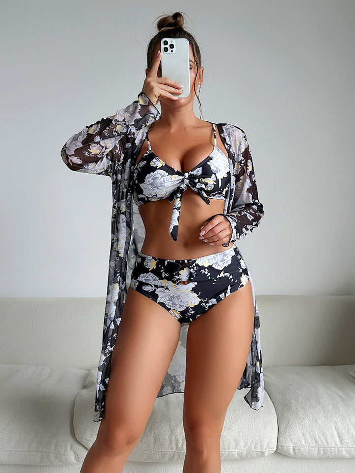 Damen Bikini-Set mit floralem Design und passendem Strandüberwurf Echo Archiv