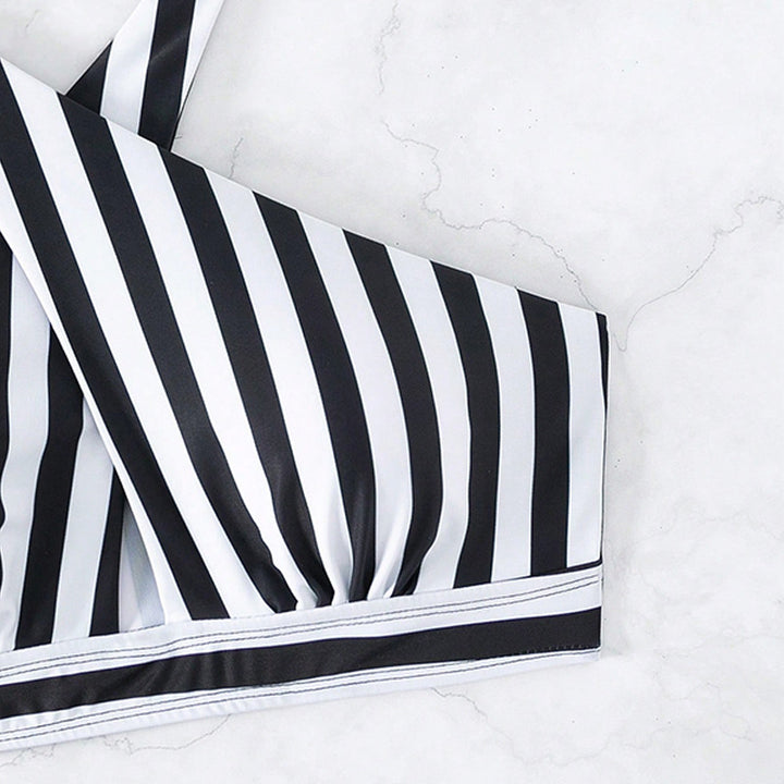Damen Triangel-Bikinioberteil mit modischem Wickel-Design und elastischen Trägern Echo Archiv