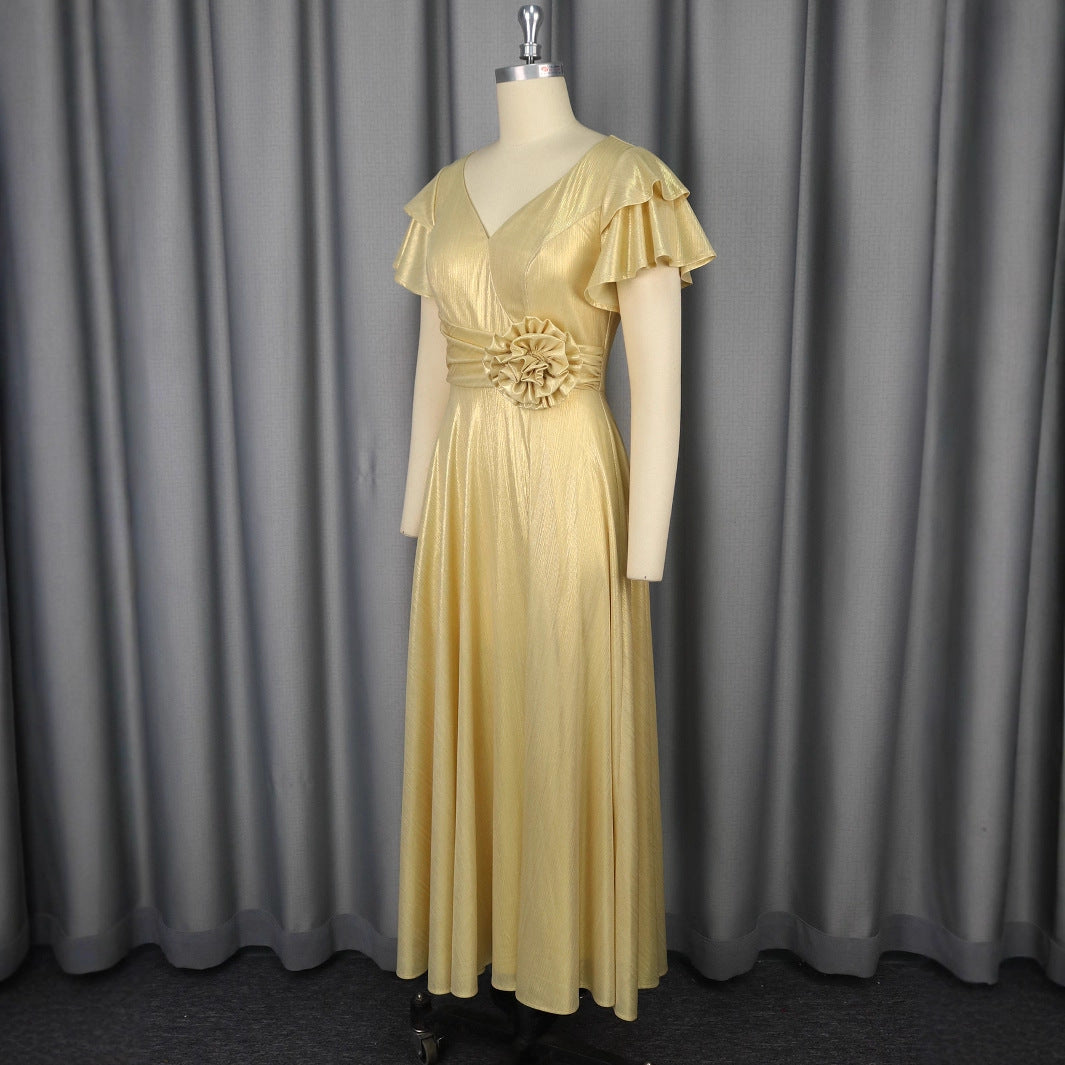 Damen glamouröses Abendkleid mit elegantem V-Ausschnitt und voluminösen Rüschensäumen Echo Archiv