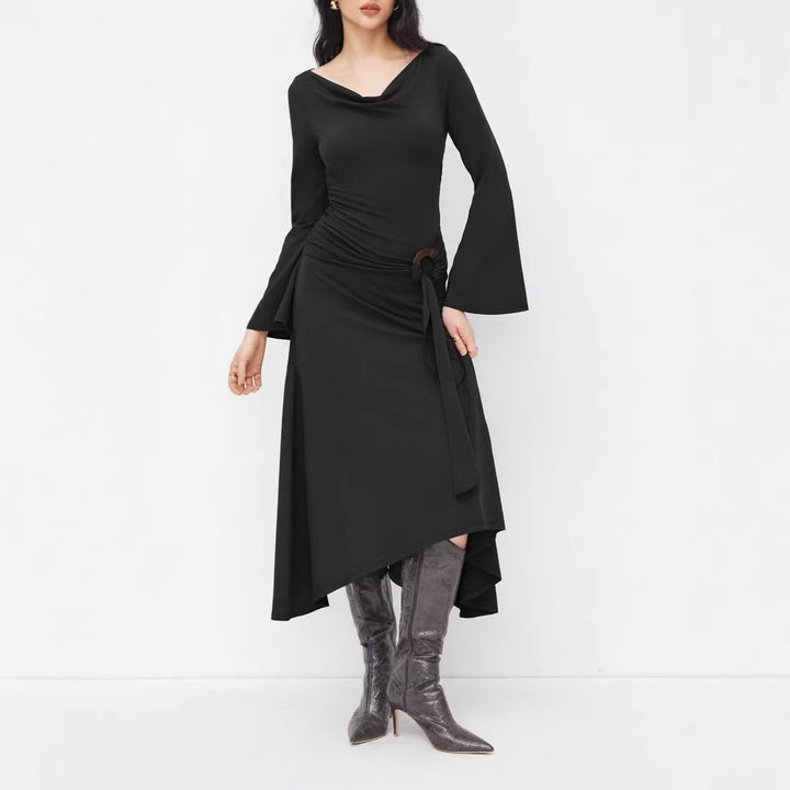 Damen Asymmetrisches Midikleid mit Wasserfallkragen, Glockenärmeln und seitlichem Ringdetail – Élara