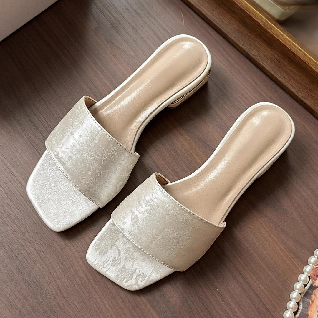 Damen Bestickte Mules mit quadratischer Zehenbox und kleinem Blockabsatz Echo Archiv