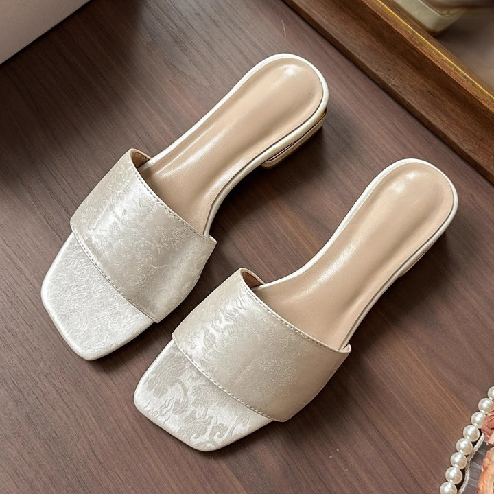 Damen Bestickte Mules mit quadratischer Zehenbox und kleinem Blockabsatz Echo Archiv