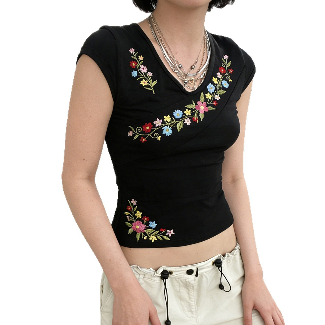 Damen V-Ausschnitt T-Shirt mit floraler Stickerei und figurbetontem Schnitt Echo Archiv