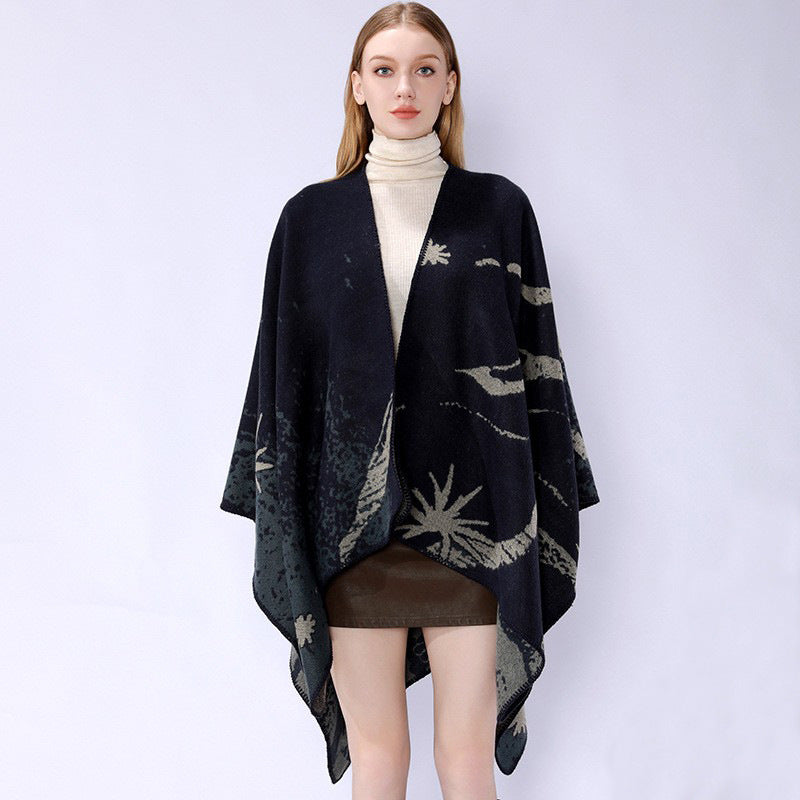 Damen Überschnittenes Jacquard‑Wickelcape aus feinem Strick mit asymmetrischem Saum – Veloura