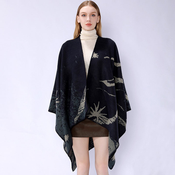 Damen Überschnittenes Jacquard‑Wickelcape aus feinem Strick mit asymmetrischem Saum – Veloura