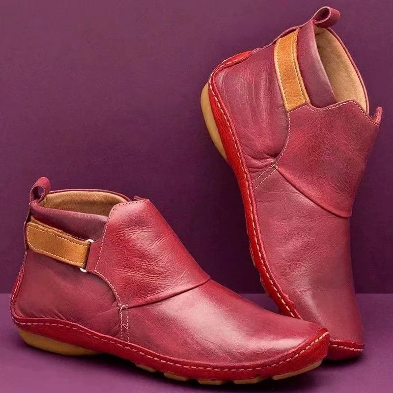 Damen Knöchelhohe Schlupf-Boots aus softem Lederimitat mit verstellbarem Klettriemen und handgenähter Mokassinnaht Echo Archiv