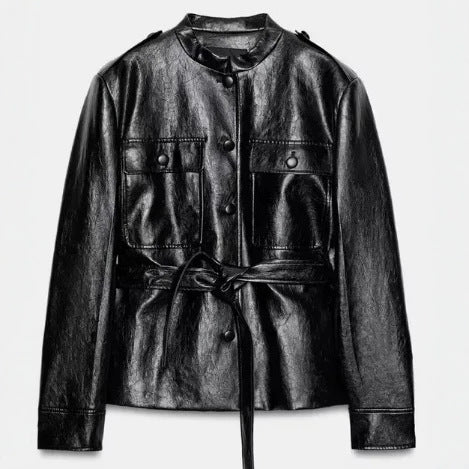 Damen Taillierte Wildlederjacke im Military‑Look mit Stehkragen, aufgesetzten Pattentaschen und verdeckter Knopfleiste Echo Archiv