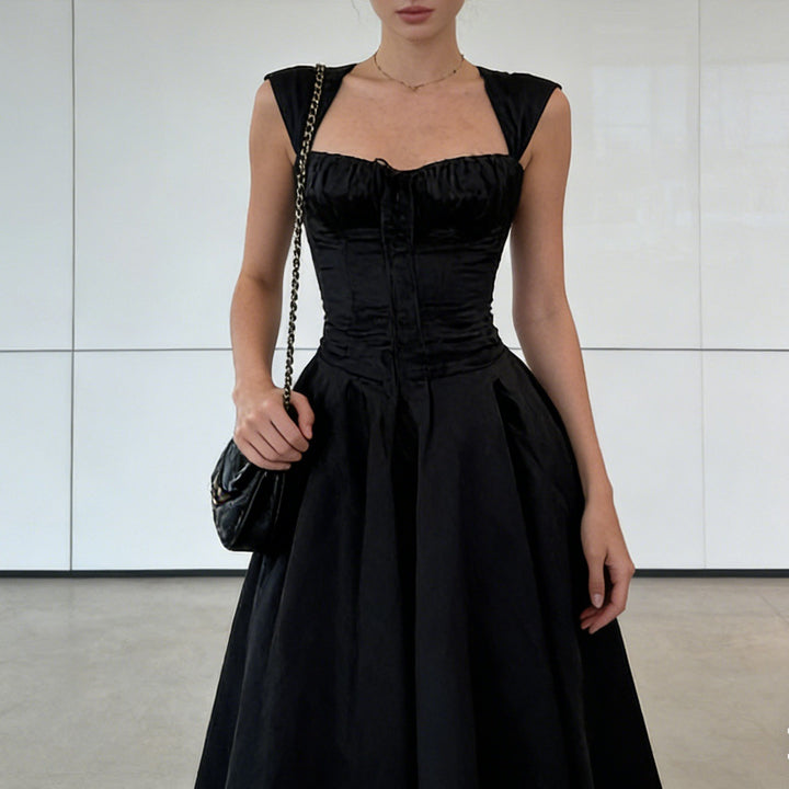 Damen Elegantes Ballkleid mit Raffungen und trägerlosem Oberteil Echo Archiv