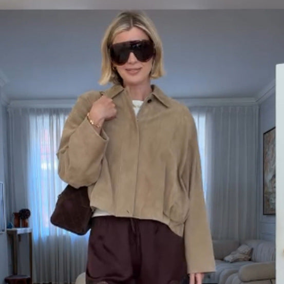 Damen Kurzblouson aus Veloursleder mit Hemdkragen, kastigem Cropped-Schnitt und verdecktem Reißverschluss Echoarchiv