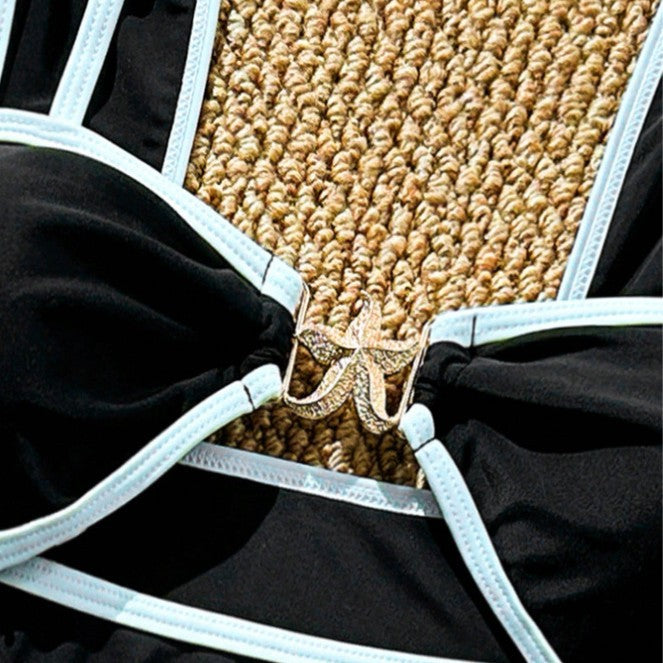 Damen Eleganter Einteiler mit raffiniertem Cut-Out und goldenen Akzenten Echo Archiv