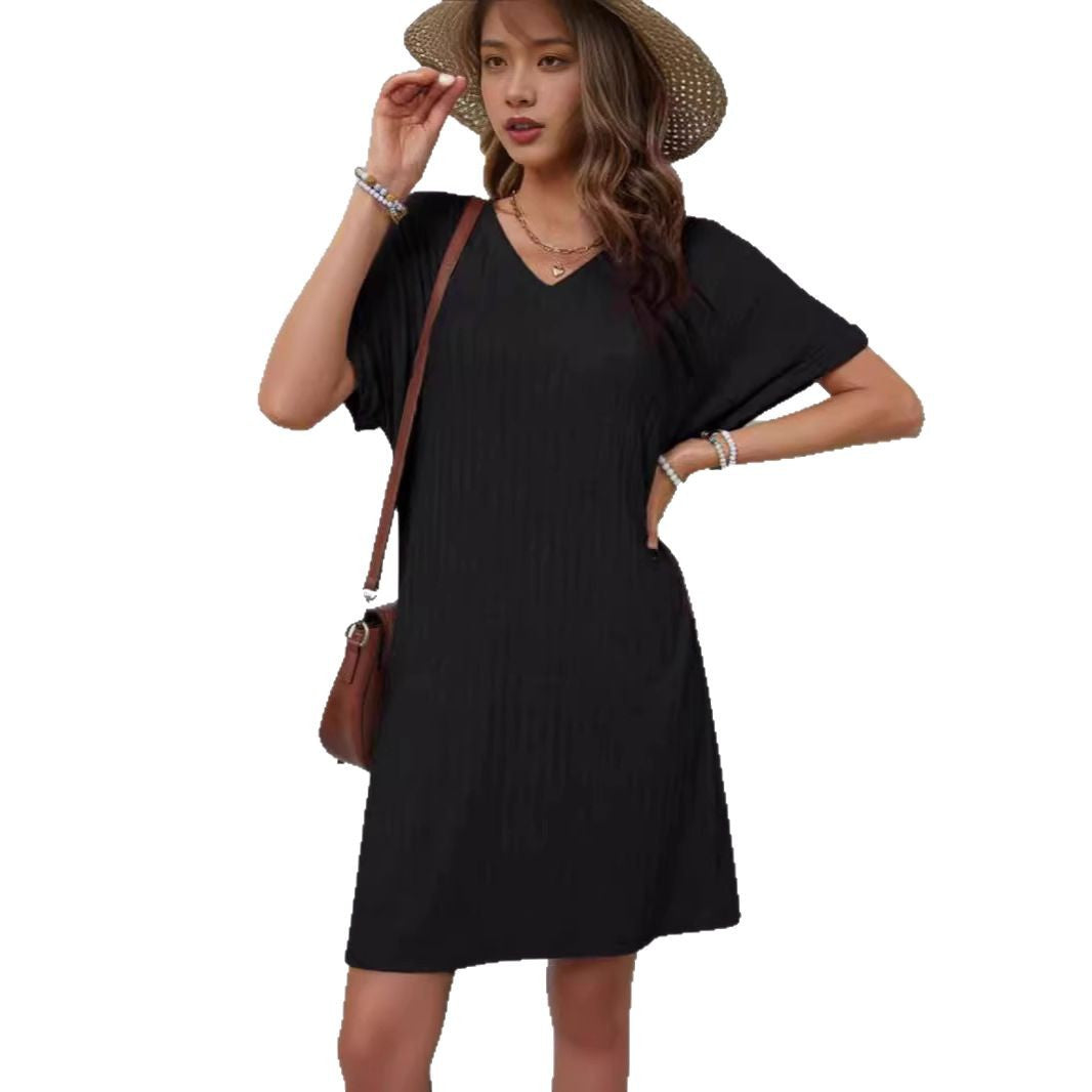 Damen lässiges Freizeitkleid mit V-Ausschnitt und feiner Rippstruktur Echo Archiv