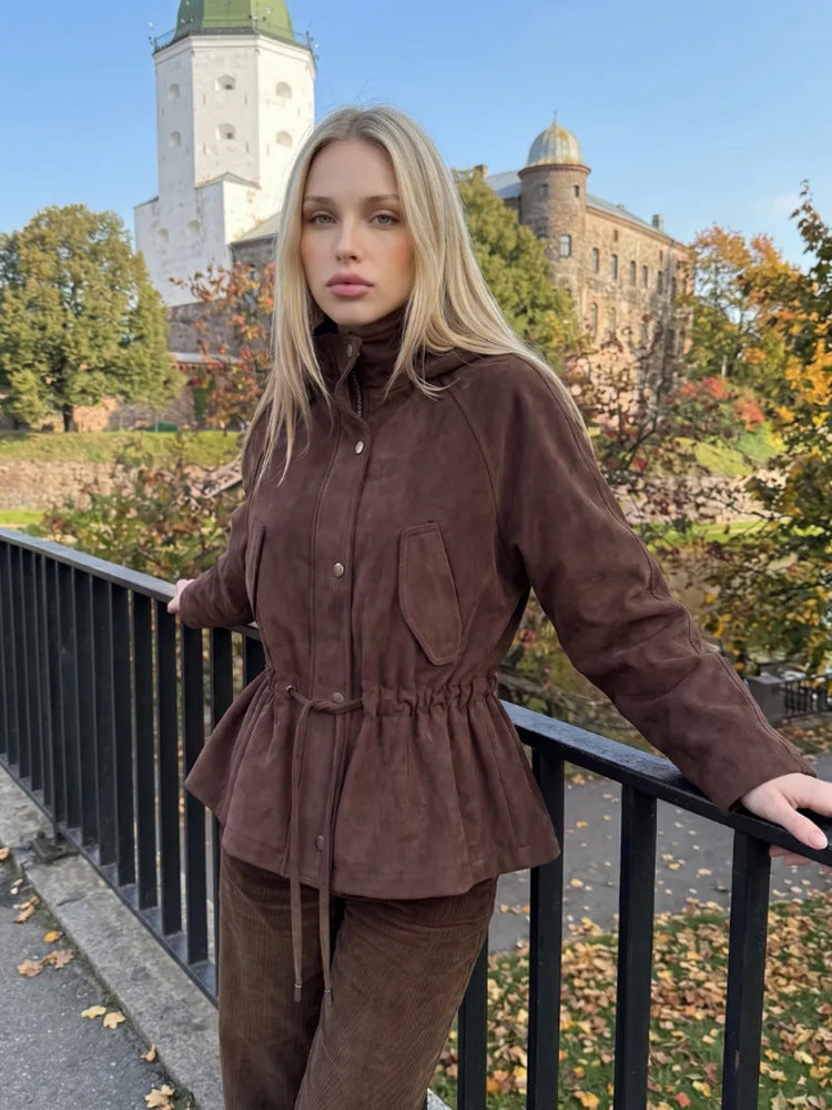 Damen Kurzjacke in Veloursleder‑Optik mit Kapuze und Taillenzug Echoarchiv