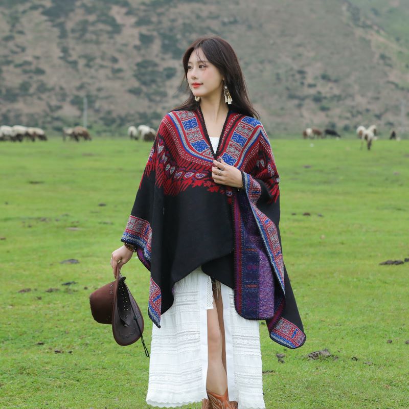 Damen Oversize-Poncho im Ethno-Jacquard mit V-Ausschnitt und strukturiertem Saum Echo Archiv