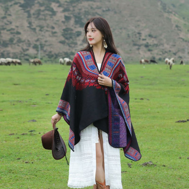 Damen Oversize-Poncho im Ethno-Jacquard mit V-Ausschnitt und strukturiertem Saum Echo Archiv