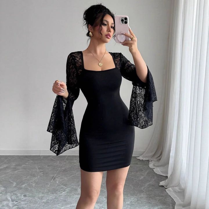 Damen nan figurbetontes Minikleid mit quadratischem Ausschnitt und ausgestellten Spitzenärmeln Echo Archiv