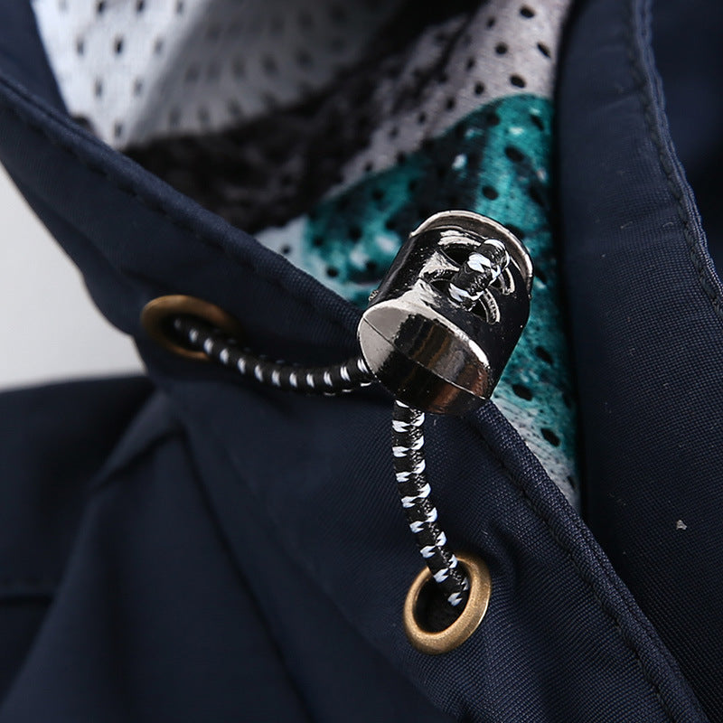 Herren leichte wasserabweisende Softshell-Kapuzenjacke mit Reißverschlusstaschen und Ärmeldetail Echoarchiv