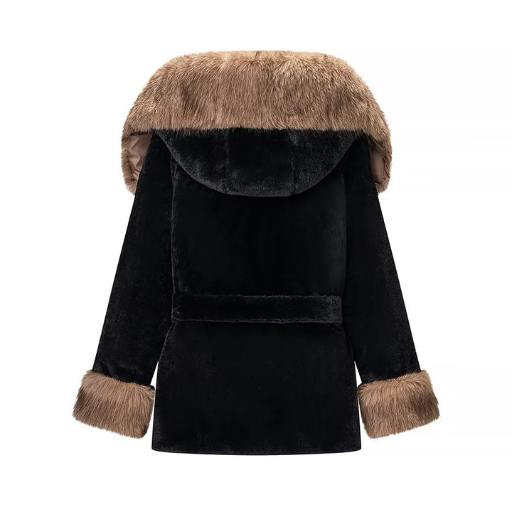 Damen kuschelige Kunstfell-Manteljacke mit Kapuze, Taillengürtel und Kontrastfutter – Célinea