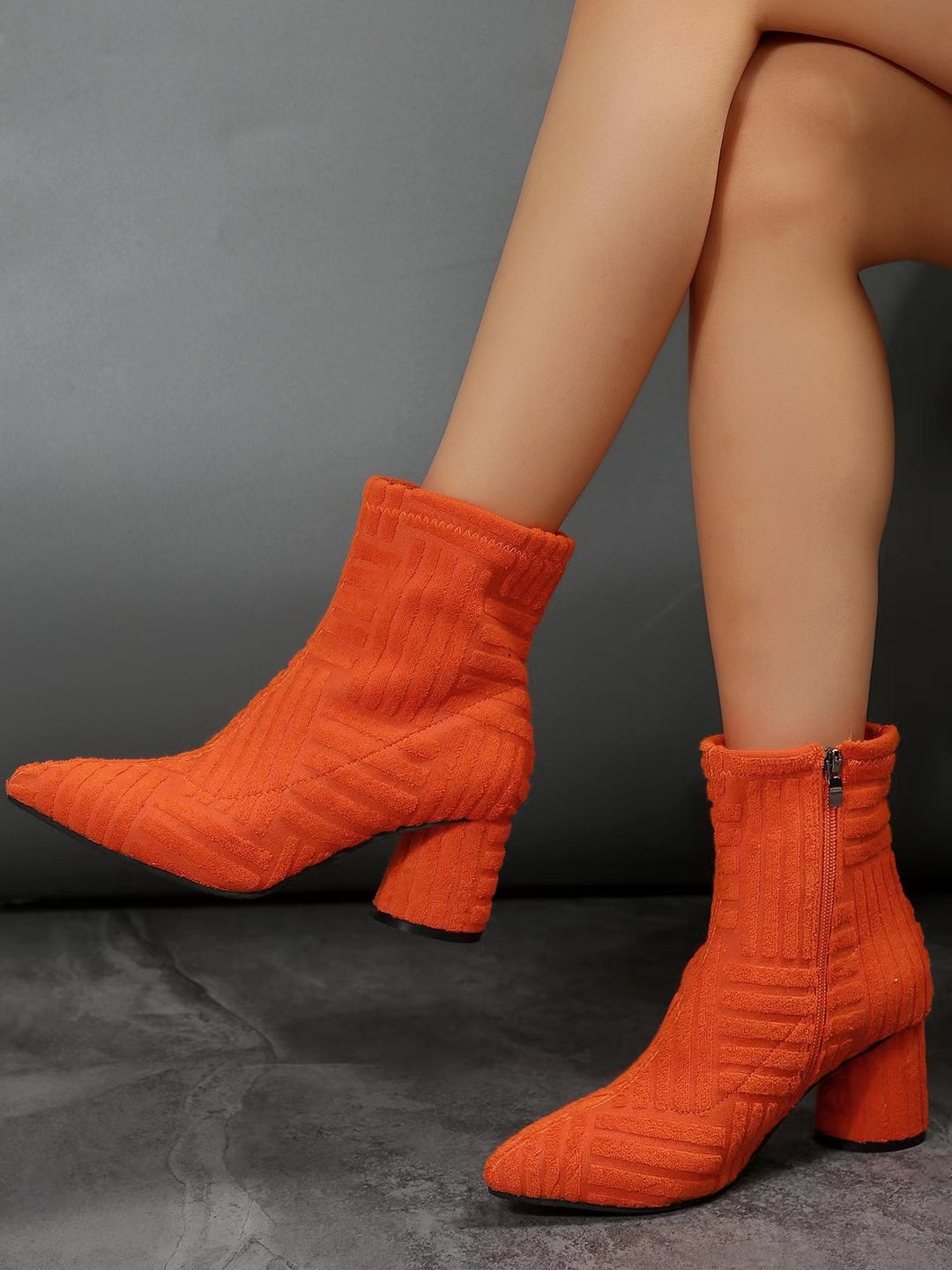 Damen Texturierte Ankle-Boots aus Frottee mit spitz zulaufender Vorderkappe und Blockabsatz Echoarchiv
