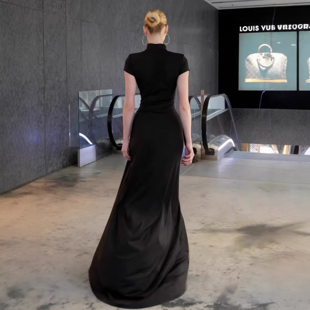 Damen Elegantes Maxikleid mit raffinierten Knopfdetails und seitlichem Schlitz Echo Archiv