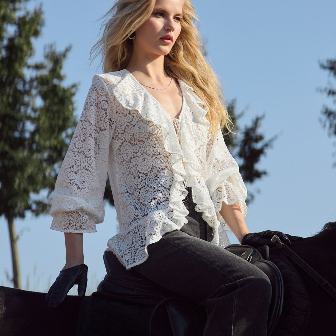 Damen Bluse mit voluminösen Rüschen und feiner Spitze Echo Archiv
