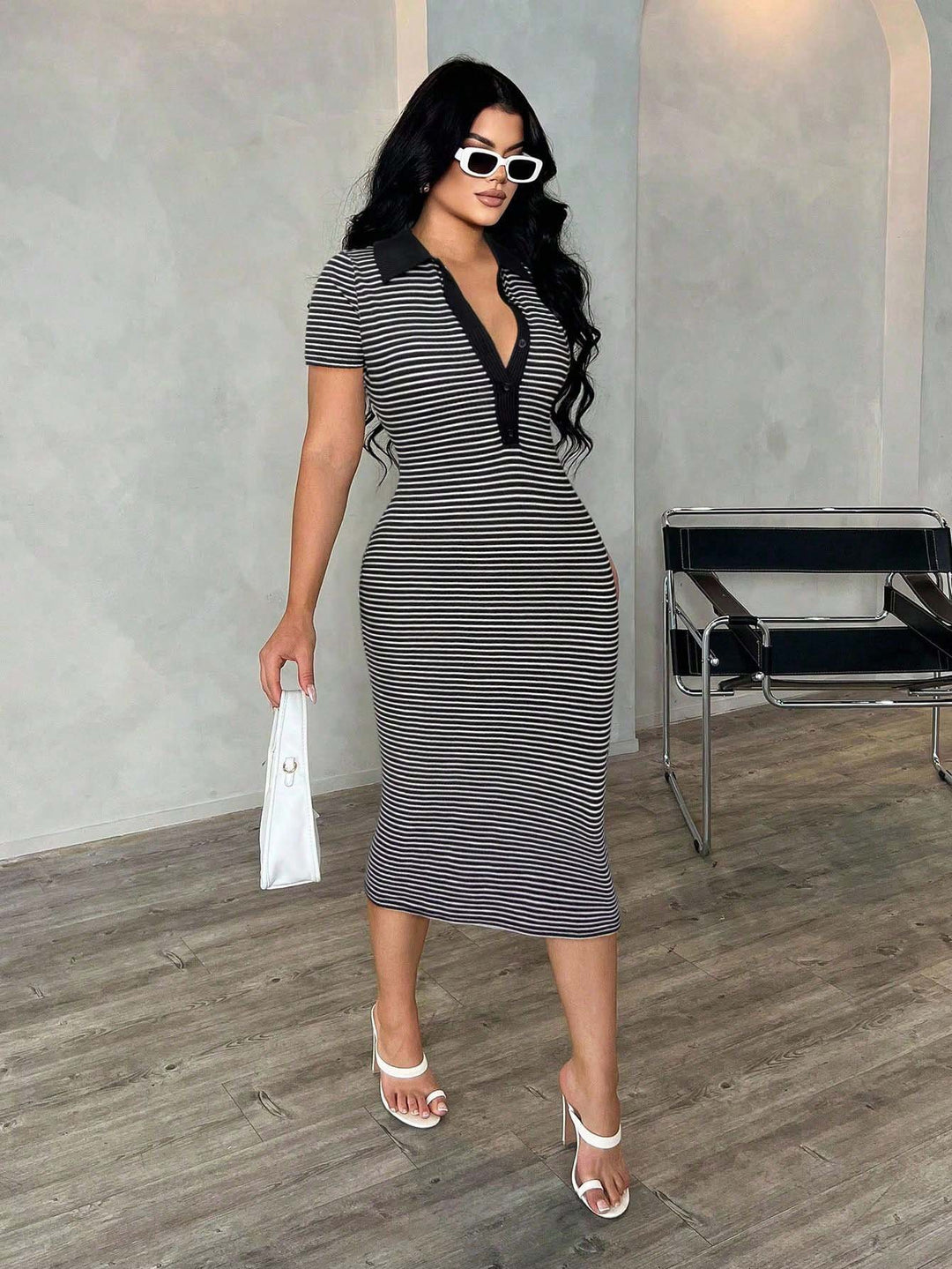 Damen Figurbetontes Polokleid im Streifen‑Look aus Rippstrick mit kurzem Ärmel – Élara