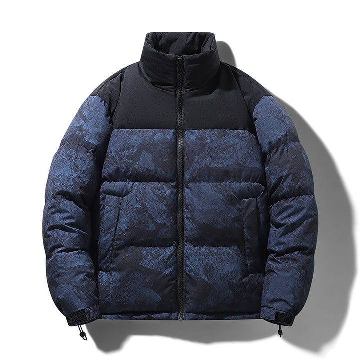 Herren Wattierte Steppjacke mit Camouflage‑Print, hohem Stehkragen & verstellbarem Saum Echoarchiv