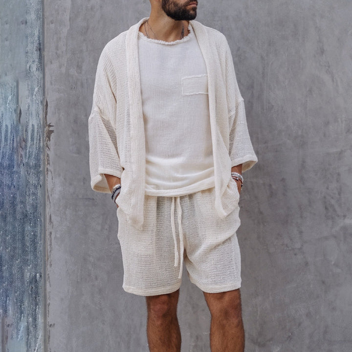 Herren luftiges Freizeit-Outfit mit Übergangsjacke und Shorts Echoarchiv