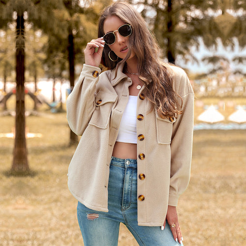Damen Oversized Teddy-Shacket mit Knopfleiste, aufgesetzten Pattentaschen und weichem Futter Echoarchiv
