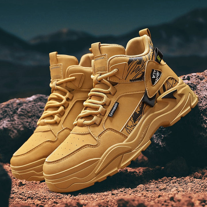 Herren robuste Outdoor-Chunky-Sneaker mit wattierter Knöchelmanschette, verblockter Plateau-Sohle und dekorativem Overlay-Detail – Norré