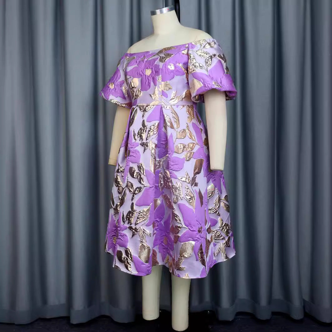 Damen Off-Shoulder Kleid mit floralen Präge-Details Echo Archiv