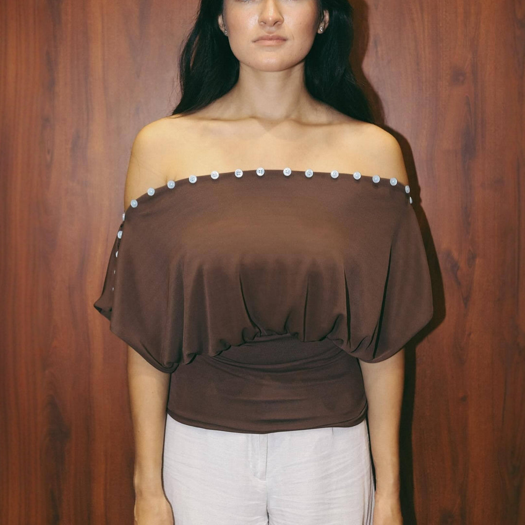 Damen Off-Shoulder Oberteil mit eleganter Knopfverzierung Echo Archiv