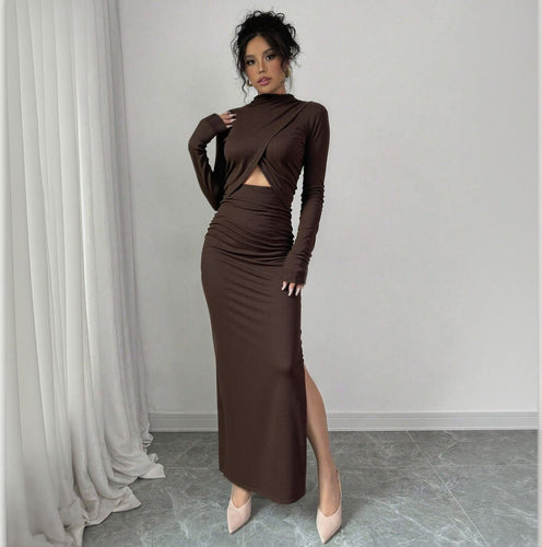 Damen geripptes Maxikleid mit gedrehtem Vorderteil Cut-Out taillierter Raffung und hohem Seitenschlitz – Valéora