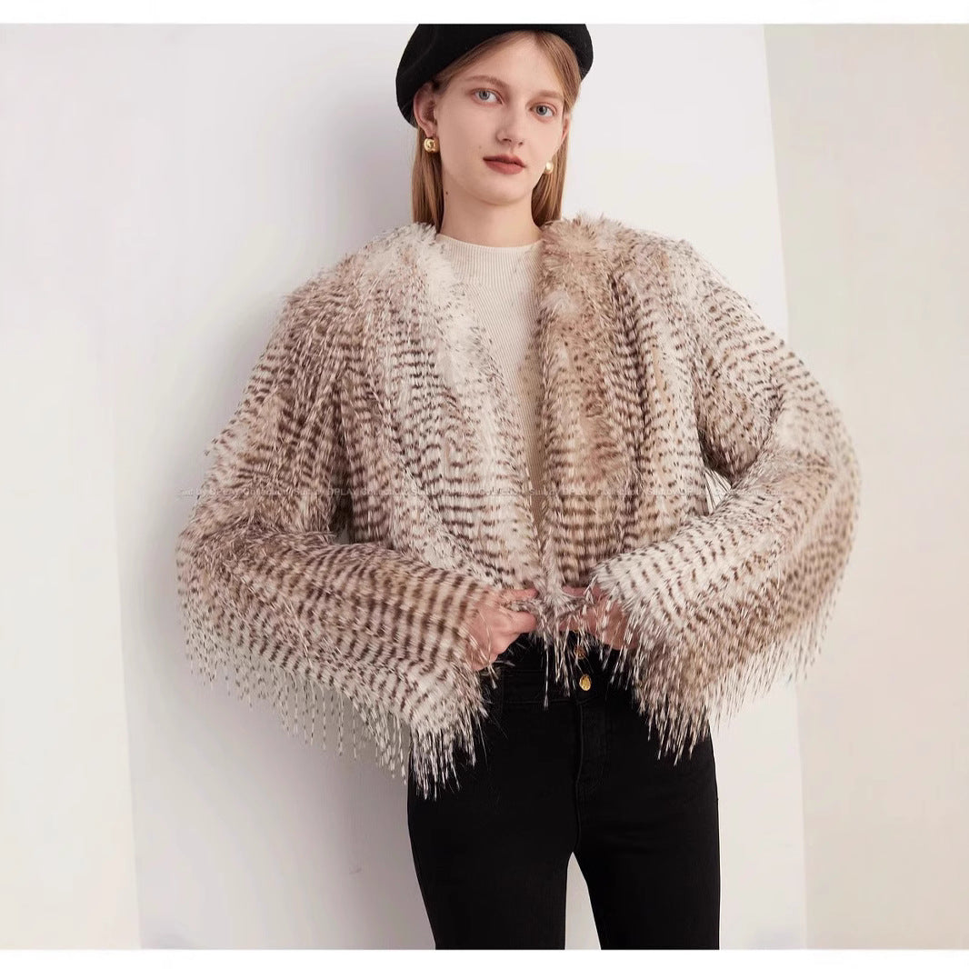 Damen Kurzer Plüsch‑Bolero mit gestreifter Federnoptik und kastiger Silhouette Echo Archiv