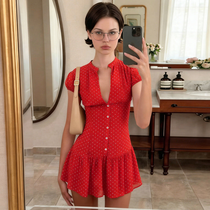 Damen verspieltes Polka Dot Kleid mit knopfbarem Ausschnitt und voluminösem Saum Echo Archiv