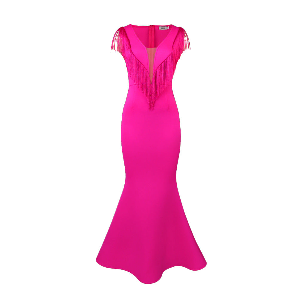 Damen figurbetontes Abendkleid mit Fransen und tiefem V-Ausschnitt Echo Archiv