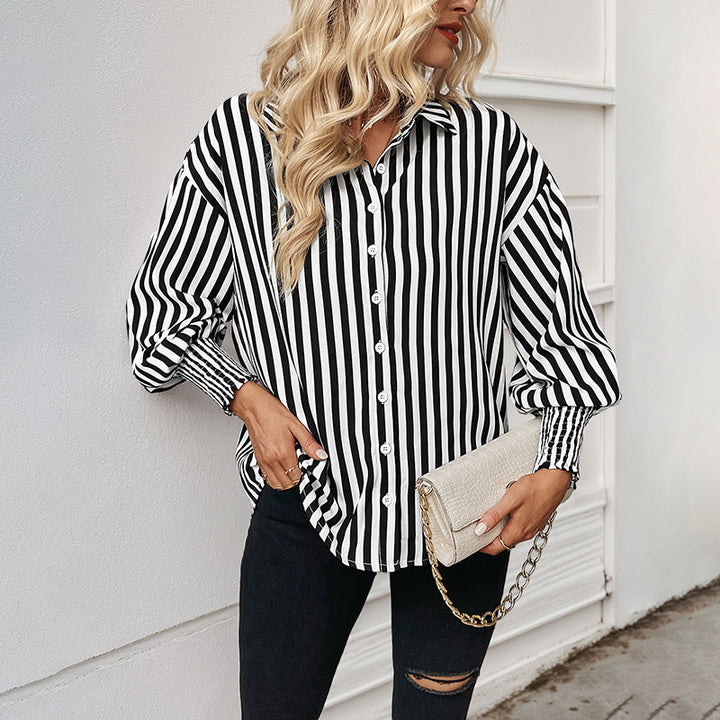 Damen Oversize-Hemdbluse mit senkrechten Streifen, klassischem Kragen und gerafften Manschetten Echoarchiv
