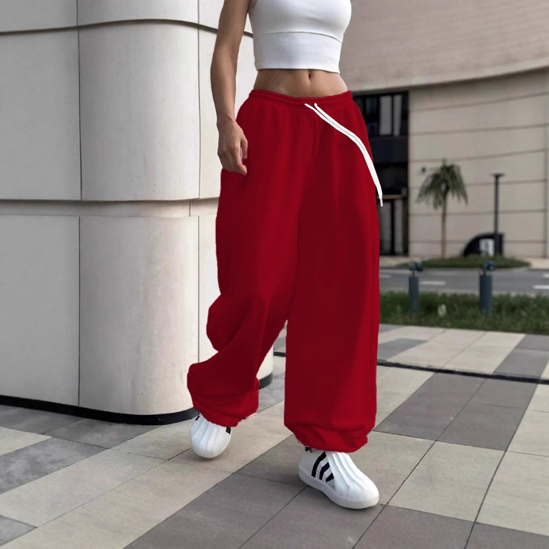 Damen weite Baggy-Jogginghose mit hohem Komfortbund, Kordelzug und elastischen Knöchelbündchen – Avélisse